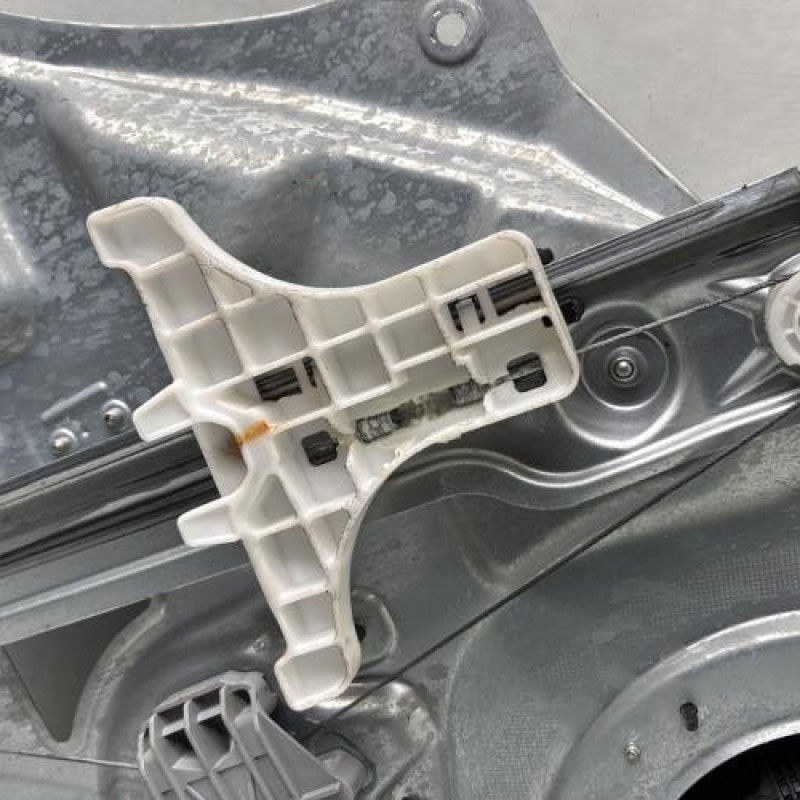 Leve vitre electrique arriere gauche KIA SPORTAGE 3 Photo n°5