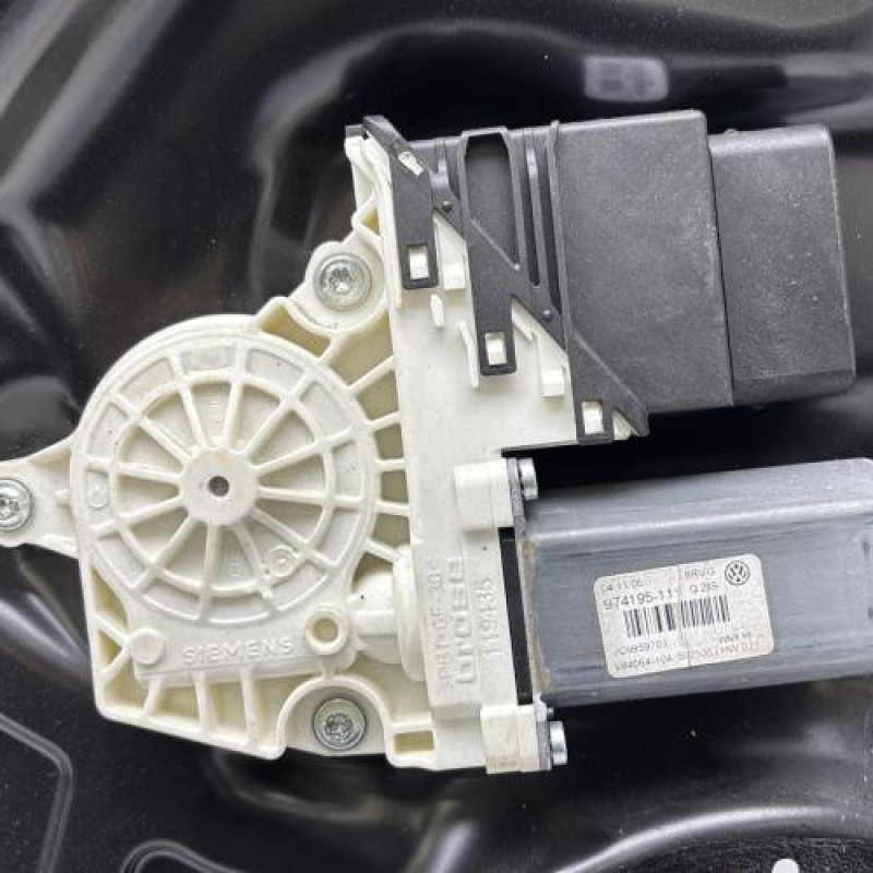 Leve vitre electrique arriere gauche VOLKSWAGEN PASSAT 5 Photo n°3