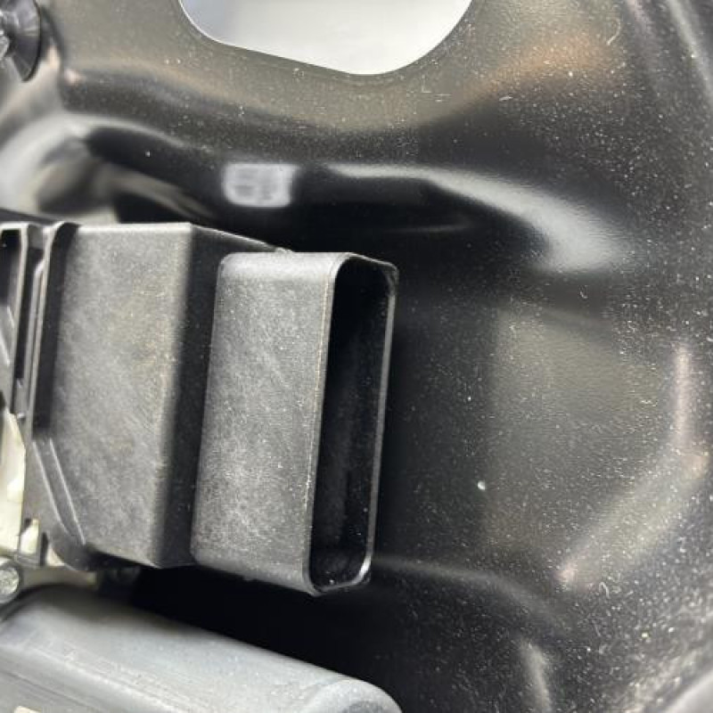 Leve vitre electrique arriere gauche VOLKSWAGEN PASSAT 5 Photo n°4
