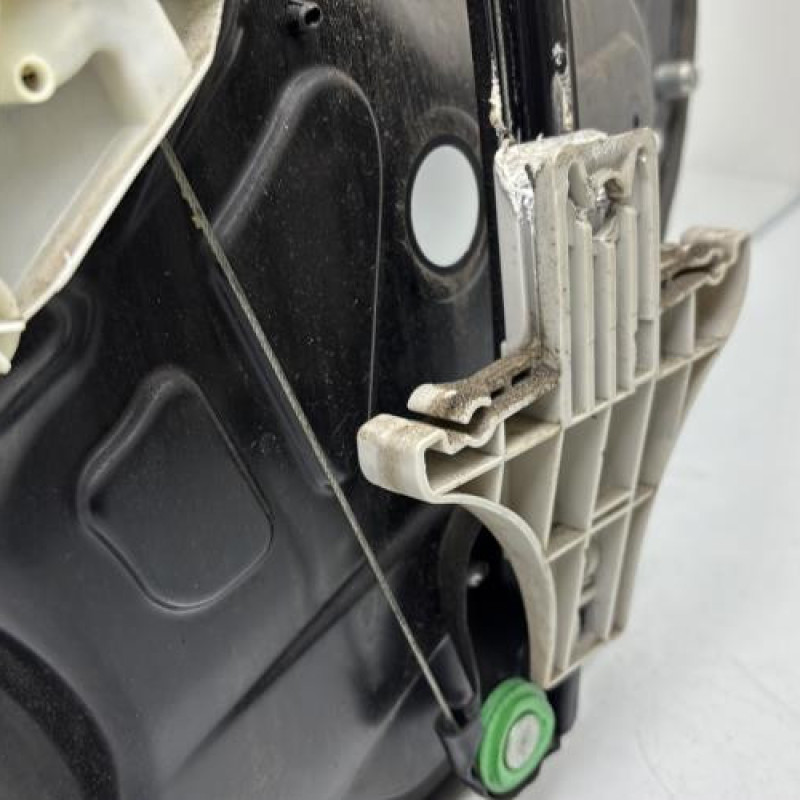 Leve vitre electrique arriere gauche VOLKSWAGEN PASSAT 5 Photo n°6