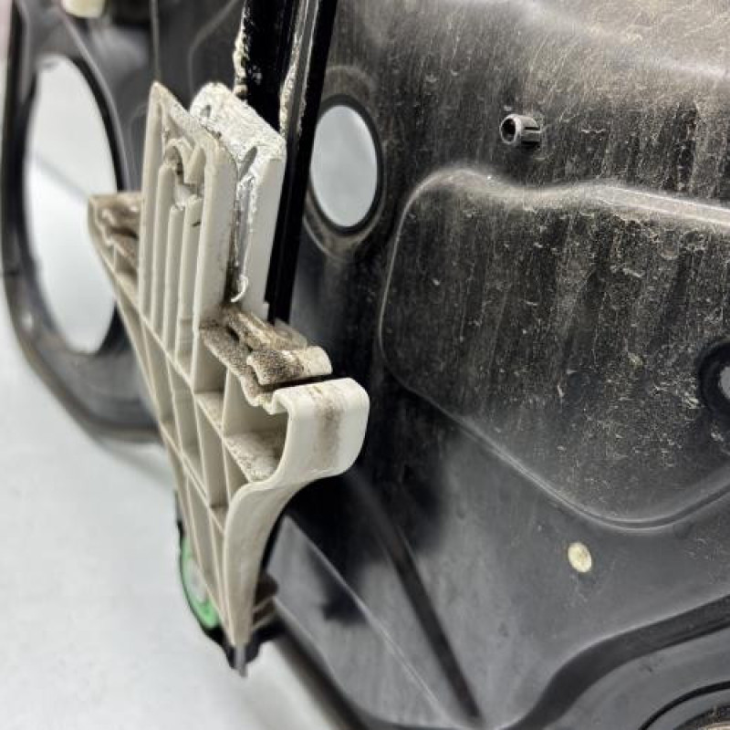 Leve vitre electrique arriere gauche VOLKSWAGEN PASSAT 5 Photo n°7