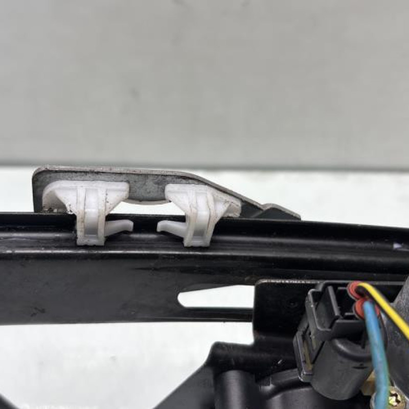 Leve vitre electrique arriere gauche BMW SERIE 3 E46 Photo n°3