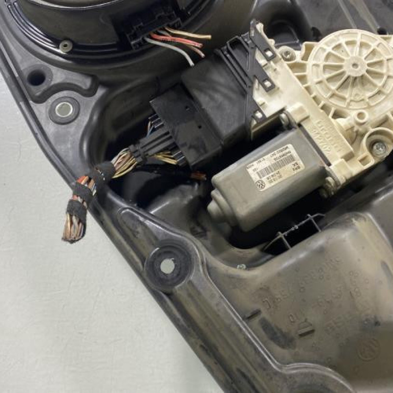 Leve vitre electrique arriere gauche VOLKSWAGEN TIGUAN 1 Photo n°3