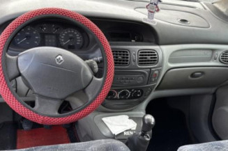 Anti brouillard gauche (feux) RENAULT SCENIC 1