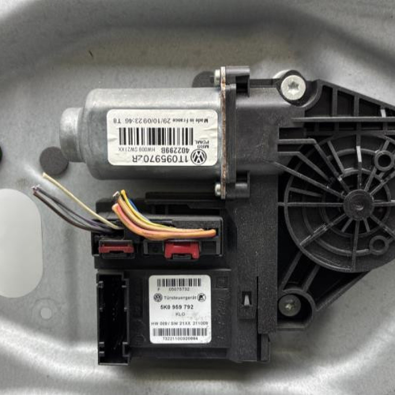 Leve vitre electrique avant droit VOLKSWAGEN CADDY 3 Photo n°2