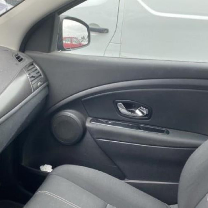 Pretensionneur de ceinture avant gauche RENAULT MEGANE 3 Photo n°14