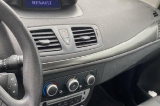 Pretensionneur de ceinture avant gauche RENAULT MEGANE 3