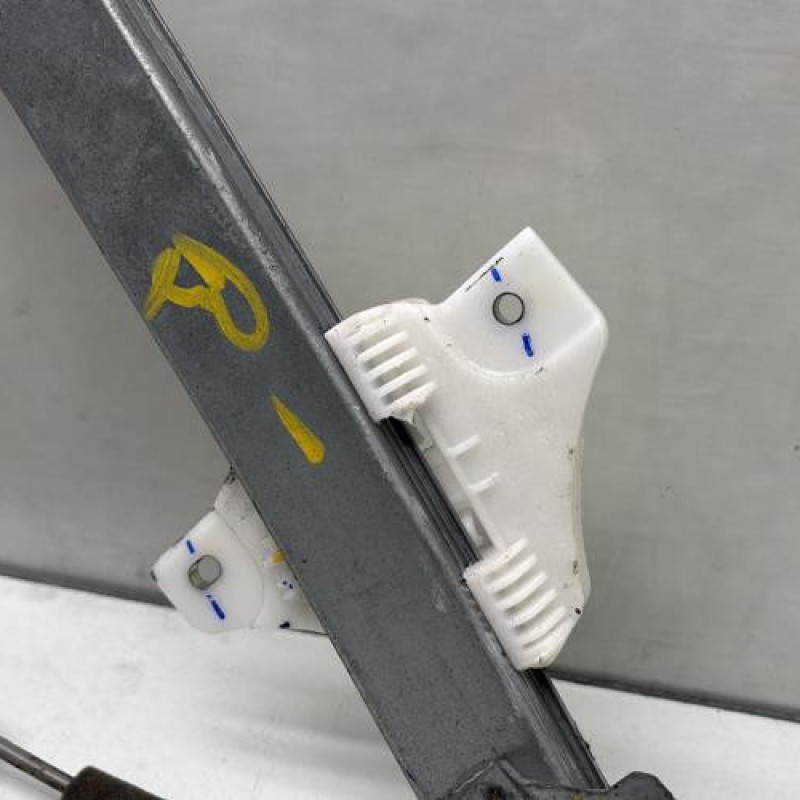 Leve vitre electrique avant droit HYUNDAI I 20 2 Photo n°4