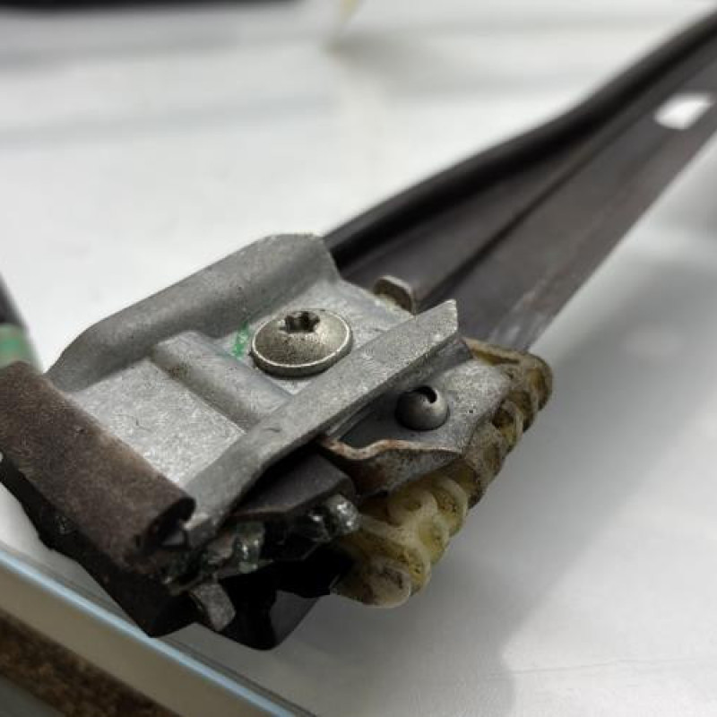 Leve vitre electrique avant droit VOLKSWAGEN GOLF 5 Photo n°10