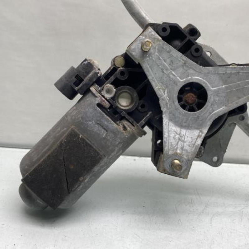 Leve vitre electrique avant droit RENAULT R19 Photo n°4