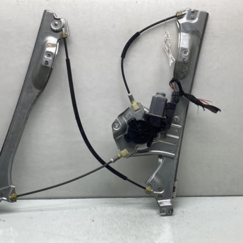 Leve vitre electrique avant droit RENAULT CLIO 3 Photo n°1