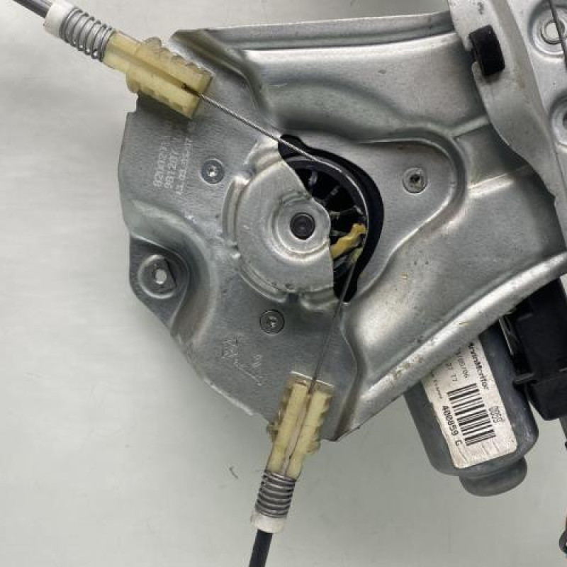 Leve vitre electrique avant droit RENAULT CLIO 3 Photo n°8