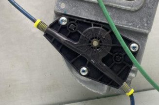 Leve vitre electrique avant gauche PEUGEOT 208 1