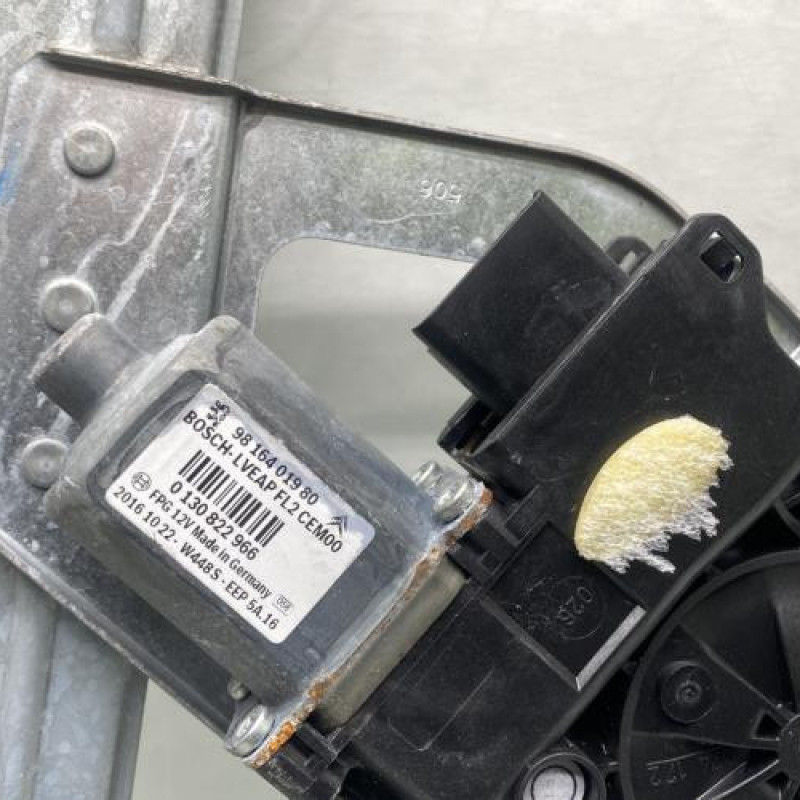 Leve vitre electrique avant gauche PEUGEOT 208 1 Photo n°8