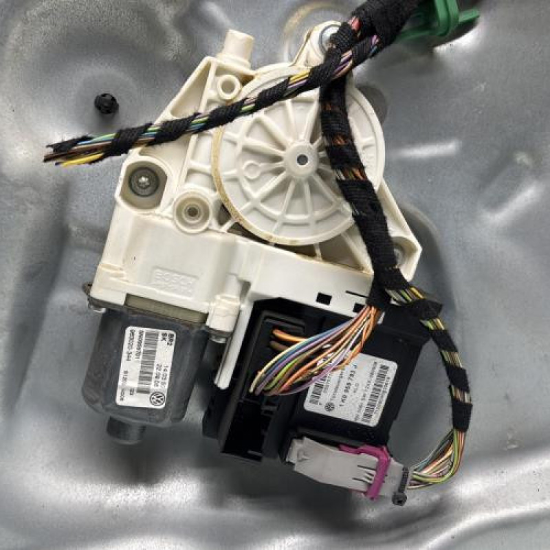 Leve vitre electrique avant gauche VOLKSWAGEN TIGUAN 1 Photo n°9