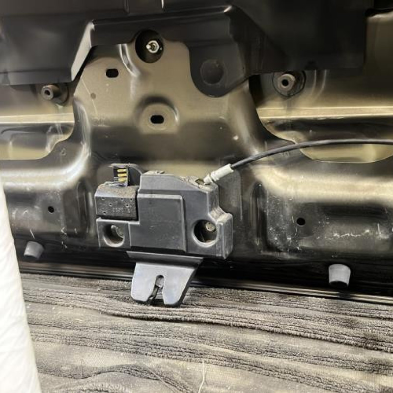 Malle/Hayon arriere LEXUS IS 2 Photo n°9