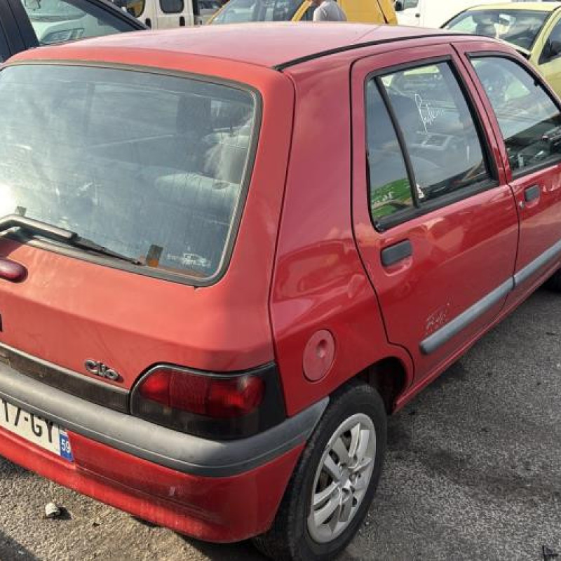 Pare choc arriere RENAULT CLIO 1 Photo n°9