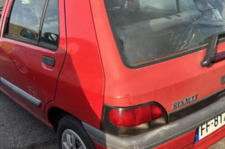 Pare choc arriere RENAULT CLIO 1
