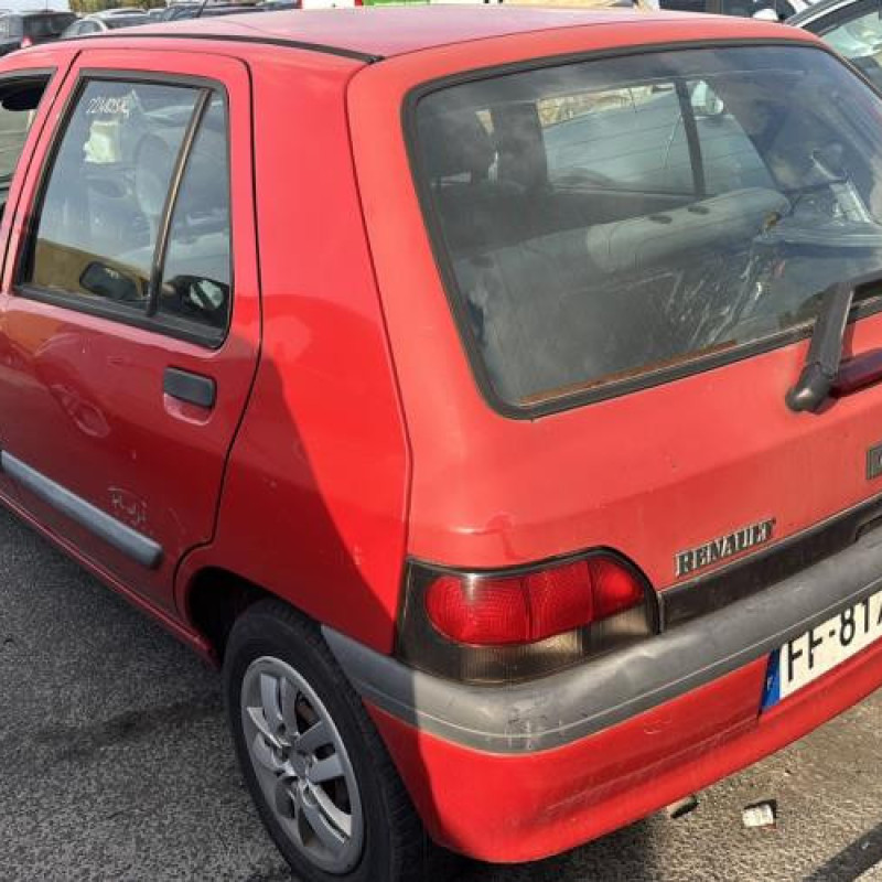 Pare choc arriere RENAULT CLIO 1 Photo n°10