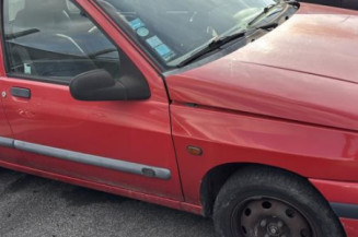 Pare choc arriere RENAULT CLIO 1