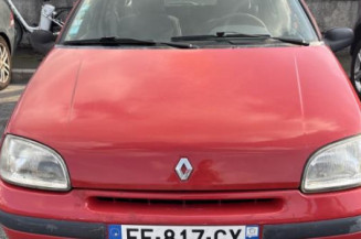 Pare choc arriere RENAULT CLIO 1