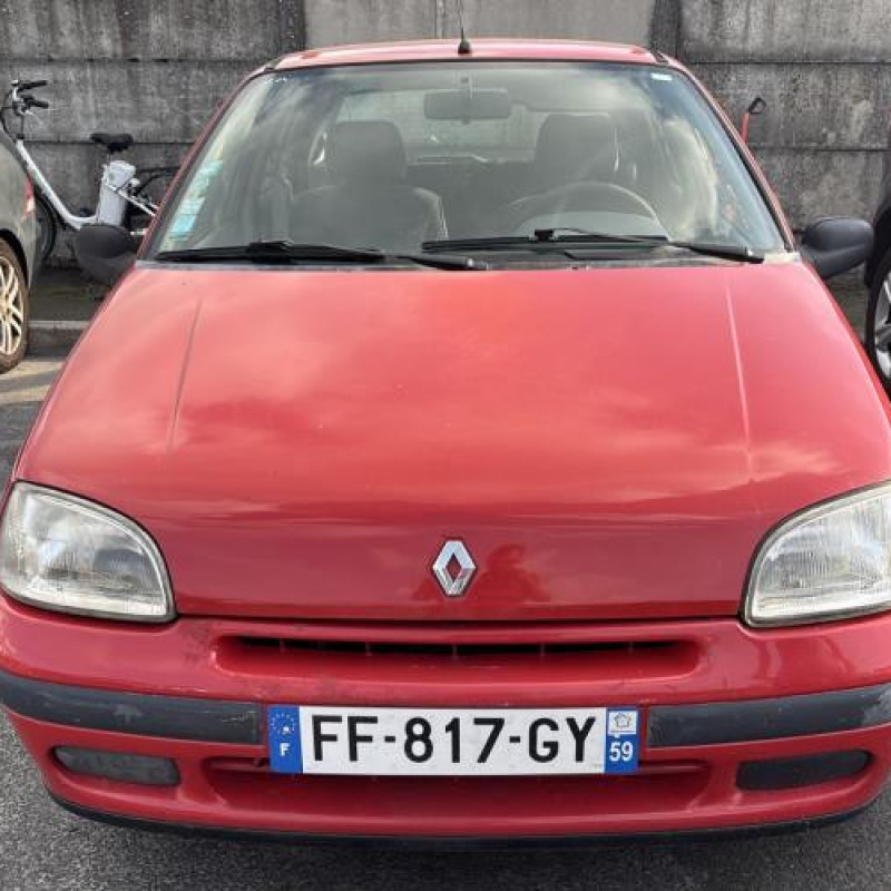 Pare choc arriere RENAULT CLIO 1 Photo n°14