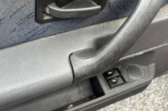 Pare choc arriere RENAULT CLIO 1