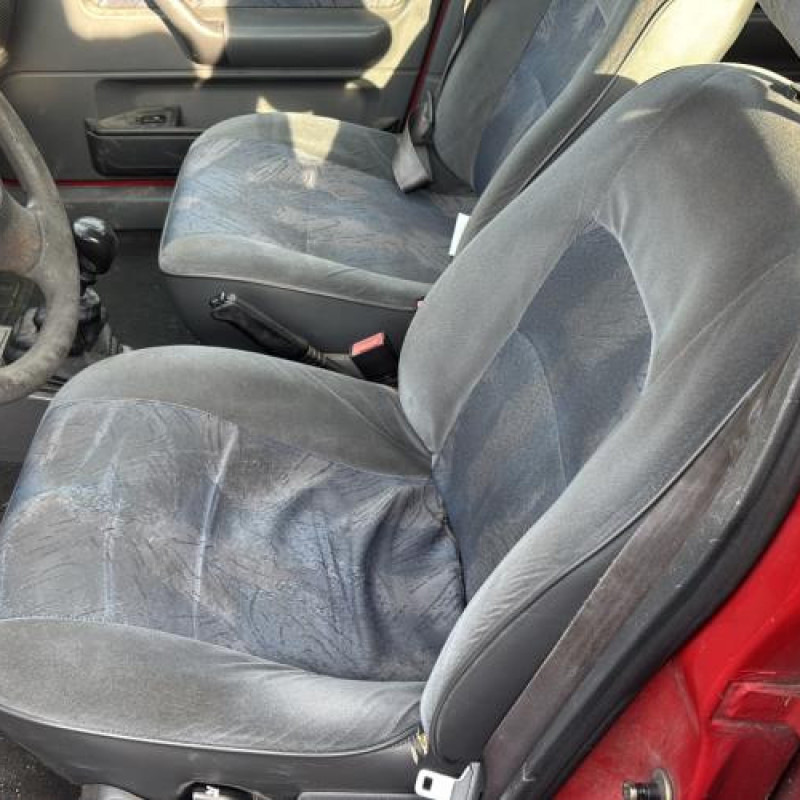Pare choc arriere RENAULT CLIO 1 Photo n°17