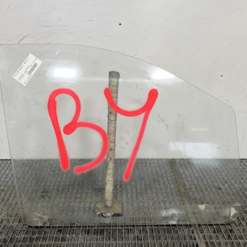 Vitre avant droit MERCEDES VITO 639 Photo n°1