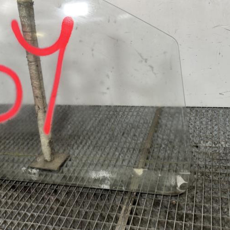 Vitre avant droit MERCEDES VITO 639 Photo n°2