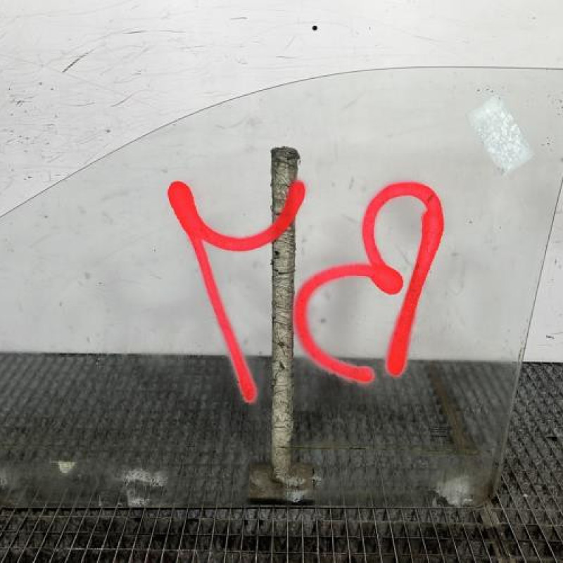 Vitre avant droit MERCEDES VITO 639 Photo n°4