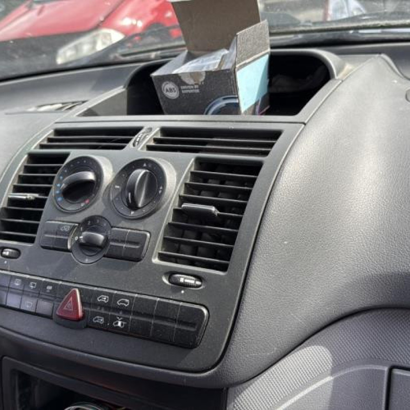 Vitre avant droit MERCEDES VITO 639 Photo n°19