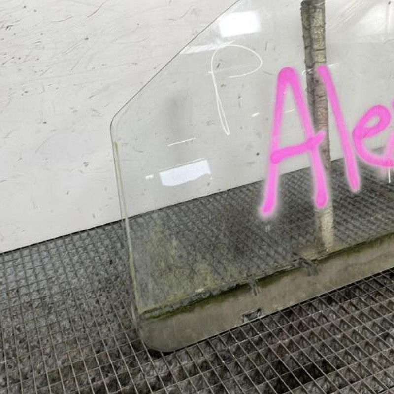 Vitre avant gauche MERCEDES VITO 639 Photo n°2