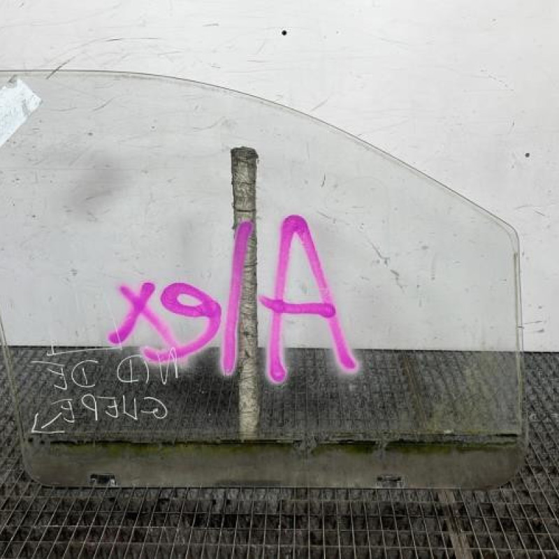 Vitre avant gauche MERCEDES VITO 639 Photo n°4