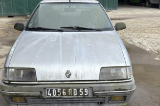 Vitre avant droit RENAULT R19