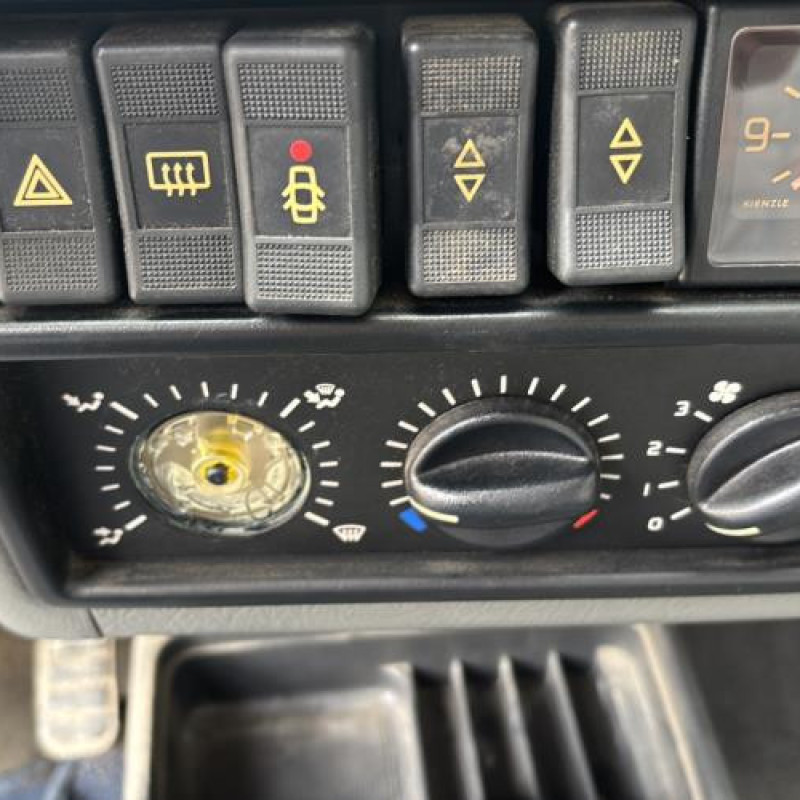 Vitre avant droit RENAULT R19 Photo n°12