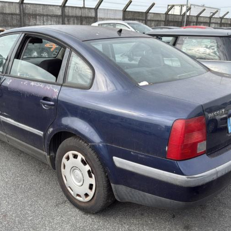 Vitre avant droit VOLKSWAGEN PASSAT 4 Photo n°8