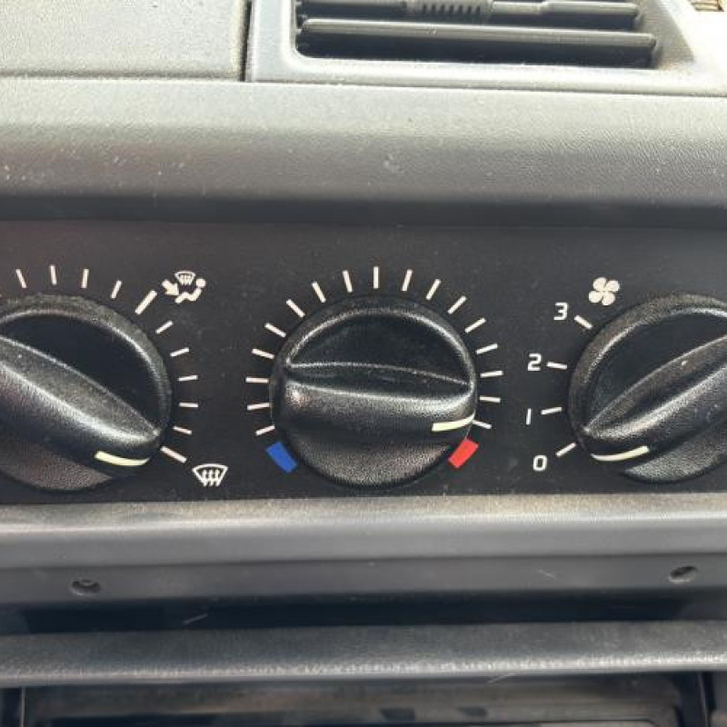 Vitre avant droit RENAULT CLIO 1 Photo n°19