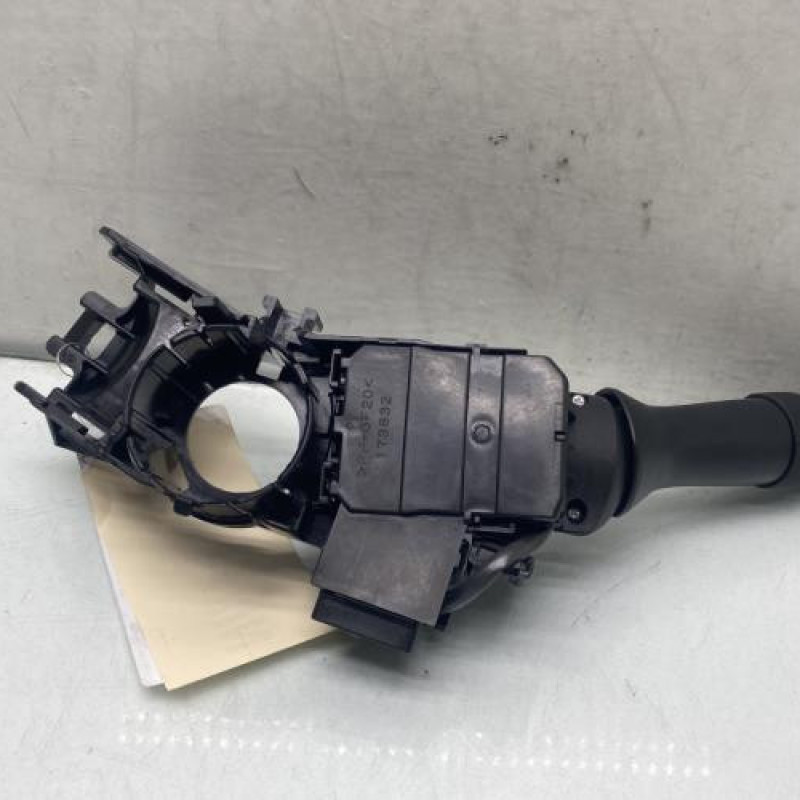 Commodo phare TOYOTA VERSO Photo n°1