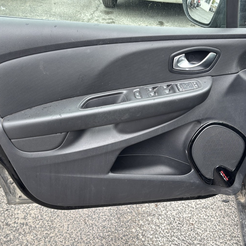 RENAULT CLIO 4 PHASE 2 1.5 DCI - 8V TURBO Photo n°9