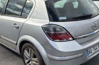 Reservoir essence OPEL ASTRA H