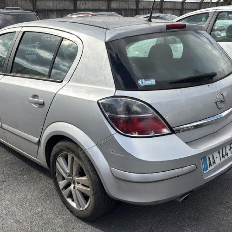 Reservoir essence OPEL ASTRA H Photo n°4