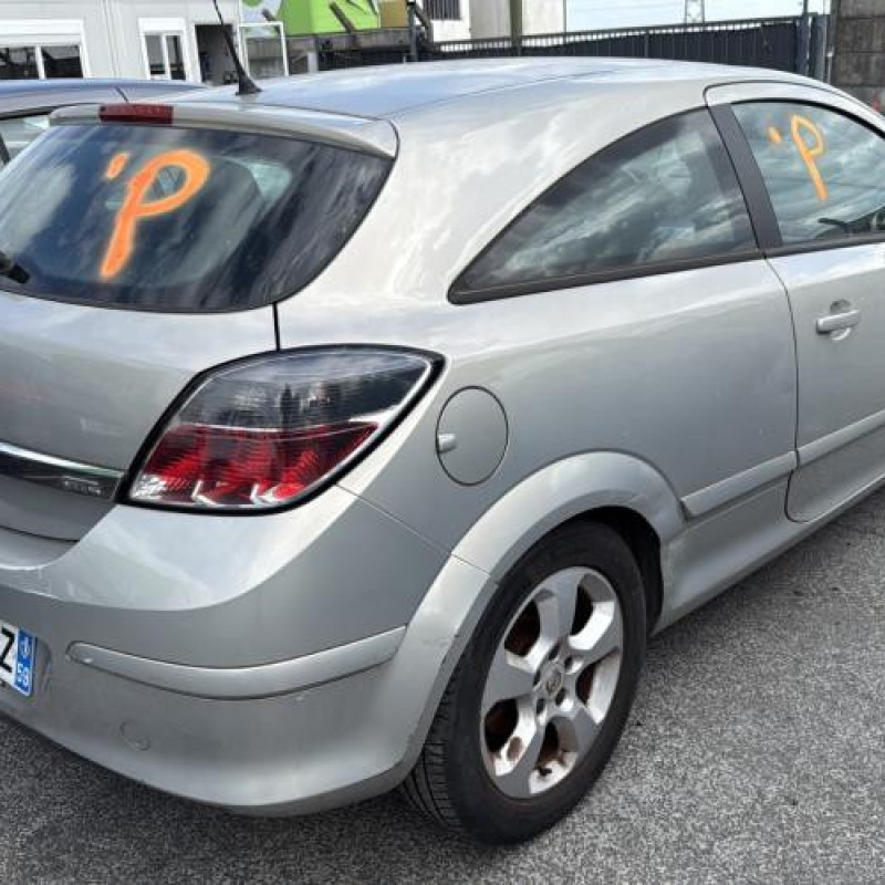 Reservoir essence OPEL ASTRA H Photo n°3