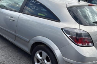 Reservoir essence OPEL ASTRA H