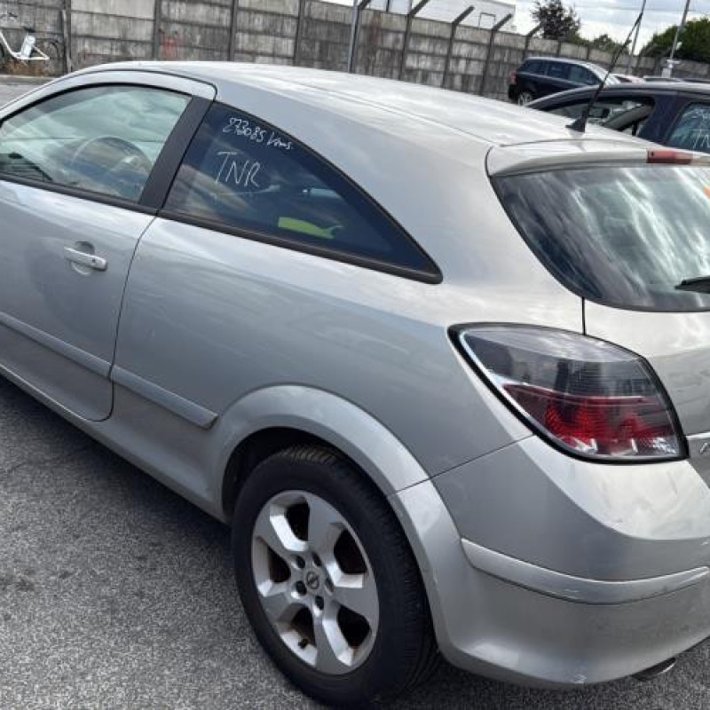 Reservoir essence OPEL ASTRA H Photo n°4