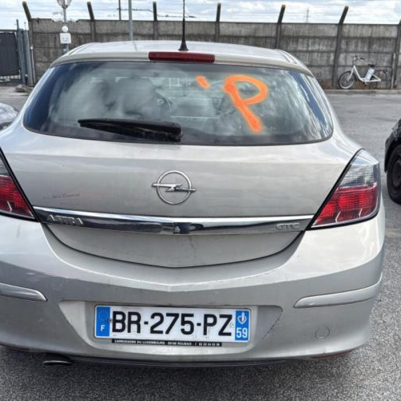 Reservoir essence OPEL ASTRA H Photo n°5