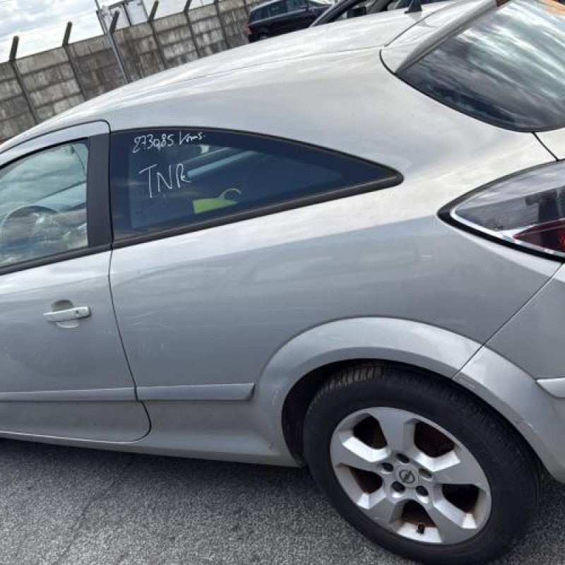 Reservoir essence OPEL ASTRA H Photo n°7