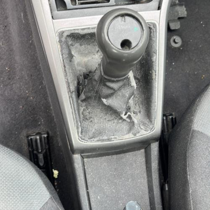 Reservoir essence OPEL ASTRA H Photo n°3