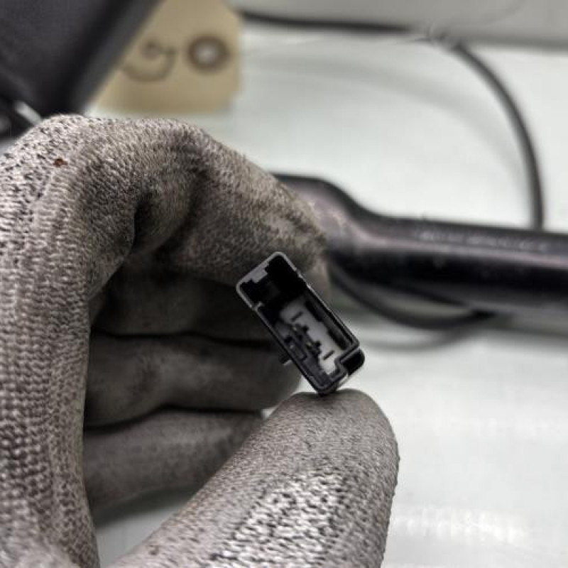 Pretensionneur de ceinture avant droit OPEL MERIVA B Photo n°3