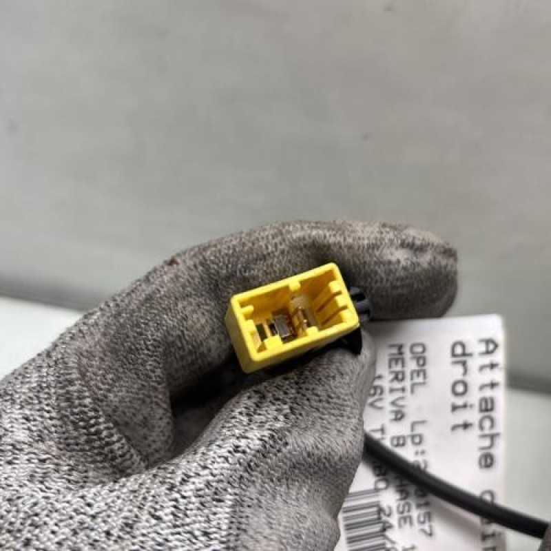 Pretensionneur de ceinture avant droit OPEL MERIVA B Photo n°4